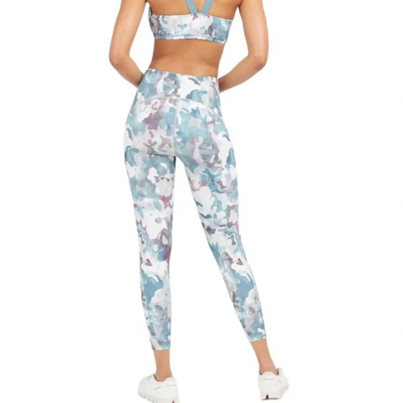 SPANX Camo Booty Boost Active Printed 7/8 Leggings Size Large NWT - Picture 4 of 11